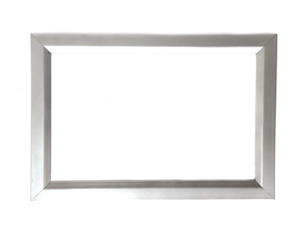 Hublot rectangulaire en acier pour portes, offrant isolation thermique et acoustique, idéal pour environnements professionnels.